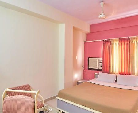 Hotel Aditya Rajkot Exteriör bild
