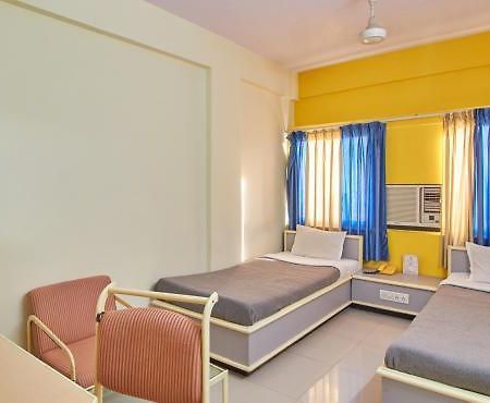 Hotel Aditya Rajkot Exteriör bild