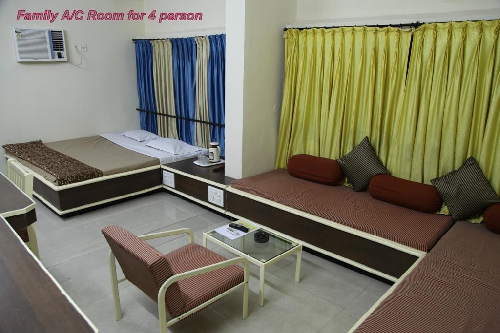 Hotel Aditya Rajkot Exteriör bild